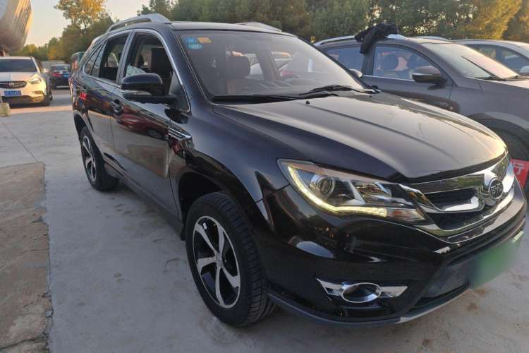 Used BYD S7 2015 2.0T Upgraded Automatic Luxury Version Front Right 45 Deg