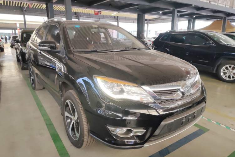 Used BYD S7 2015 2.0T Upgraded Automatic Luxury Version Front Right 45 Deg
