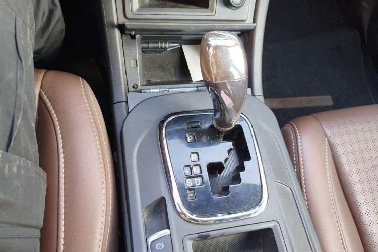 Used BYD S7 2015 2.0T Upgraded Automatic Luxury Version Gear Lever