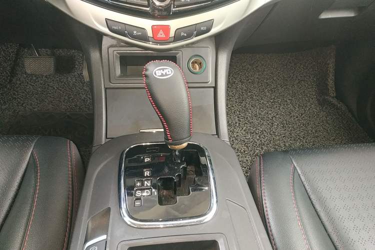 Used BYD S7 2015 2.0T Automatic Prestige Model Gear Lever