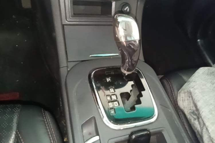 Used BYD S7 2015 2.0T Automatic Prestige Model Gear Lever