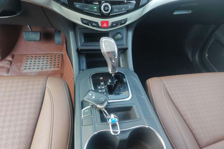 Used BYD S7 2015 2.0T Upgraded Automatic Luxury Version Gear Lever