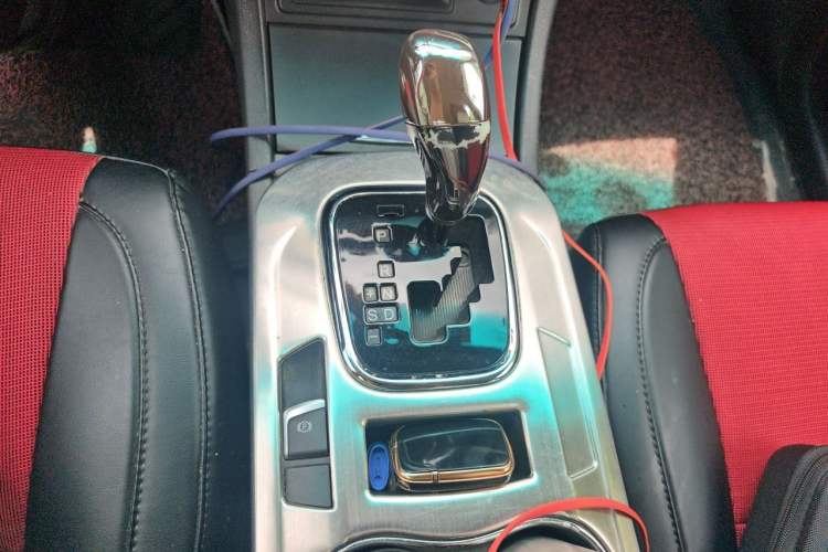 Used BYD S7 2015 2.0T Automatic Prestige Model Gear Lever