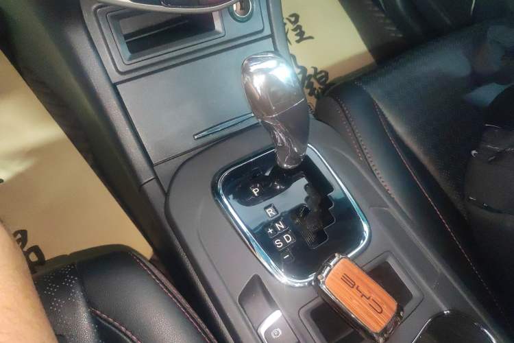 Used BYD S7 2015 2.0T Automatic Prestige Model Gear Lever