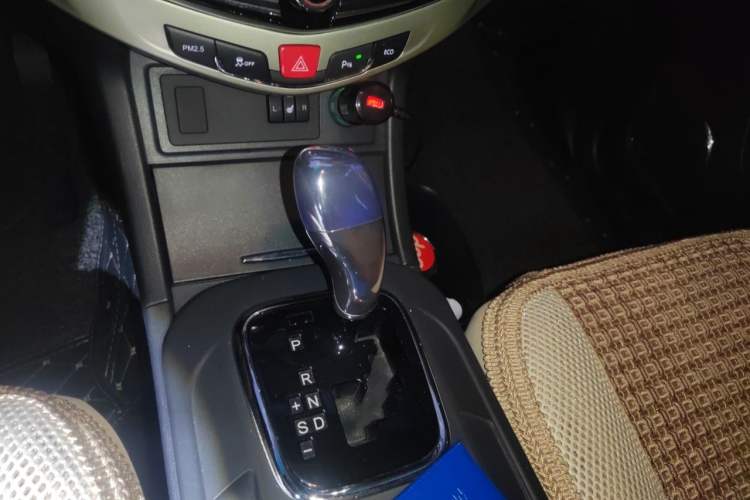 Used BYD S7 2015 2.0T Automatic Prestige Model Gear Lever