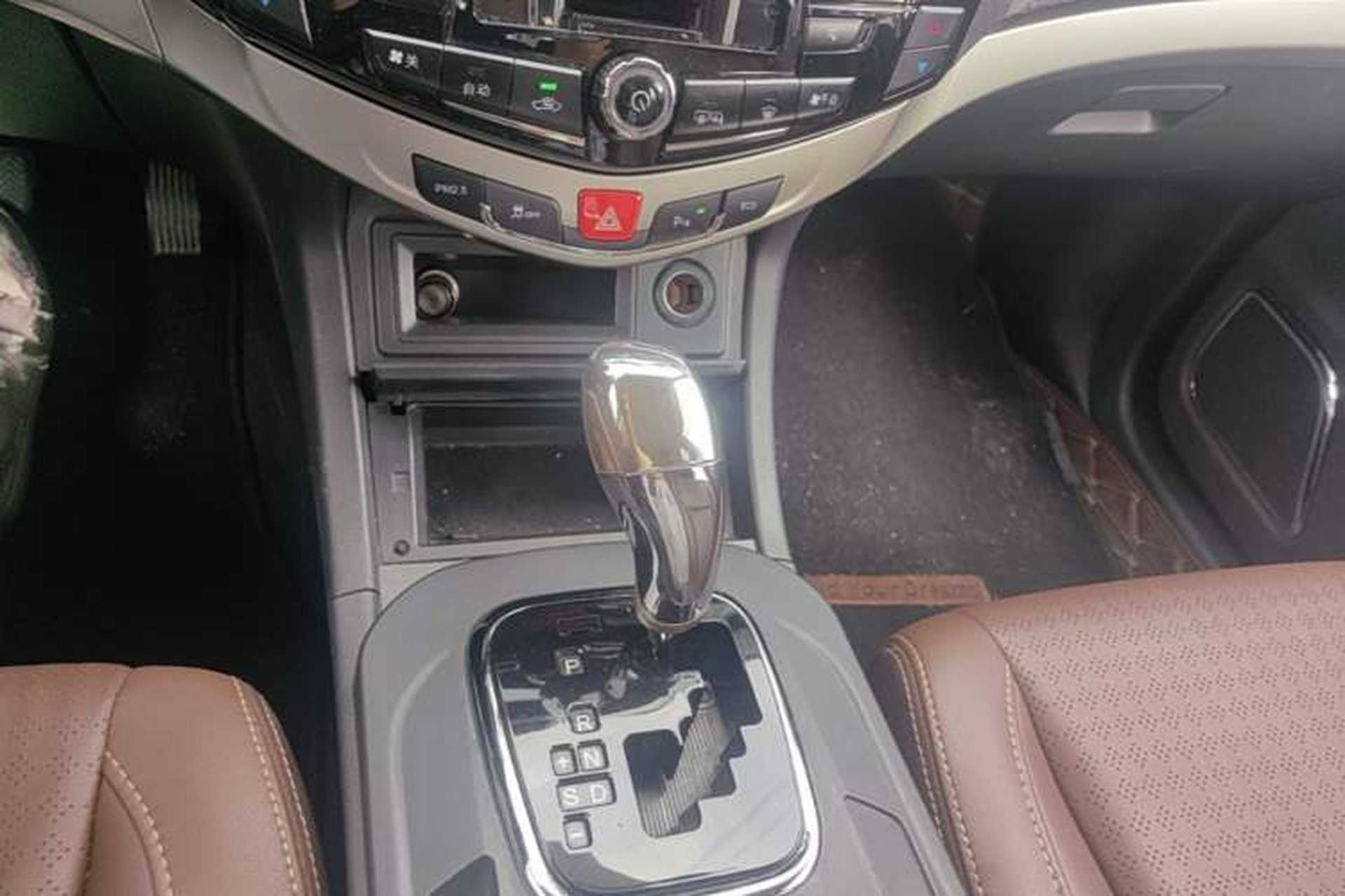 Used BYD S7 2015 2.0T Upgraded Automatic Luxury Version Gear Lever