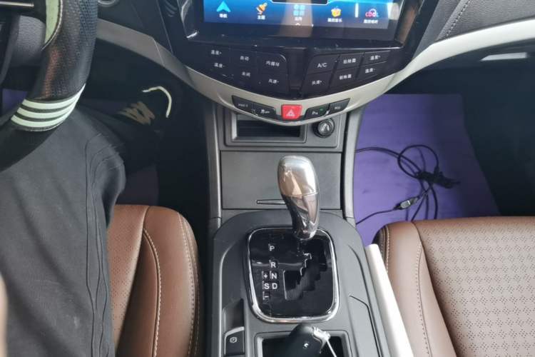 Used BYD S7 2015 2.0T Upgraded Automatic Luxury Version Gear Lever