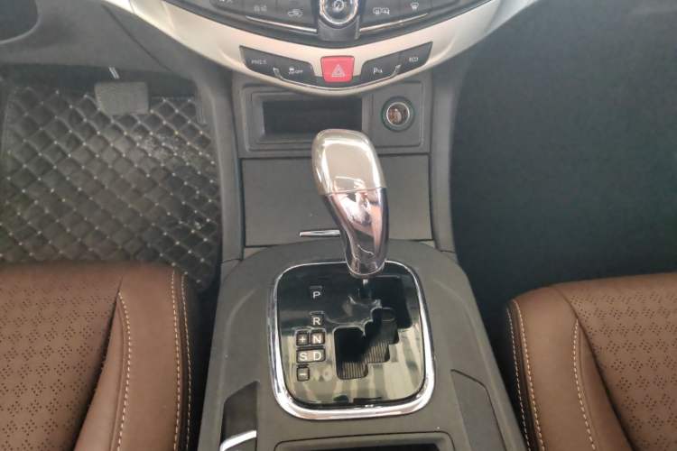 Used BYD S7 2015 2.0T Upgraded Automatic Luxury Version Gear Lever