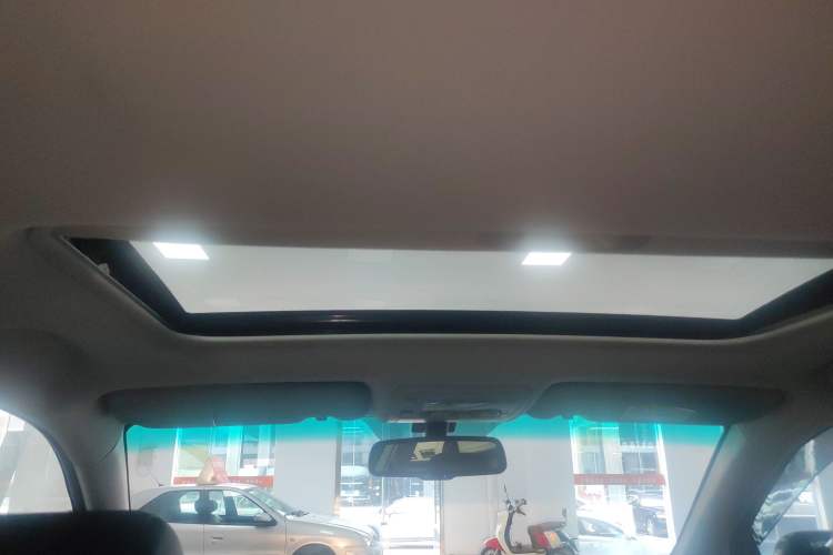 Used BYD S7 2015 2.0T Automatic Prestige Model Headliner