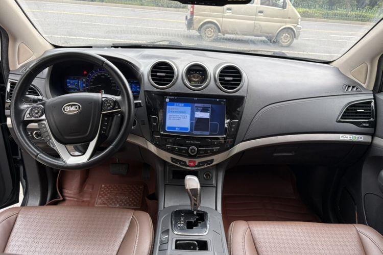 Used BYD S7 2015 2.0T Upgraded Automatic Luxury Version Interior 1