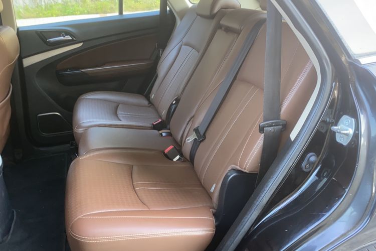 Used BYD S7 2015 2.0T Upgraded Automatic Luxury Version Interior 1