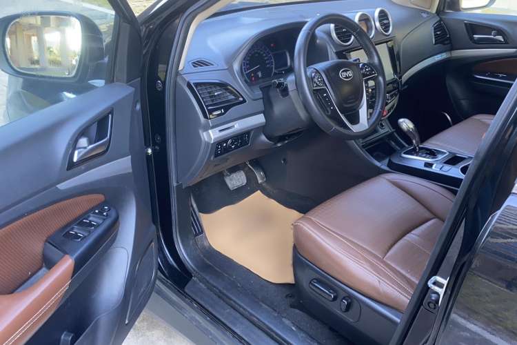 Used BYD S7 2015 2.0T Upgraded Automatic Luxury Version Interior 2