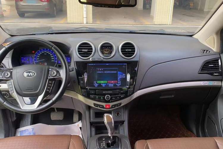 Used BYD S7 2015 2.0T Upgraded Automatic Luxury Version Interior 2