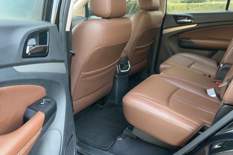 Used BYD S7 2015 2.0T Upgraded Automatic Luxury Version Interior 3