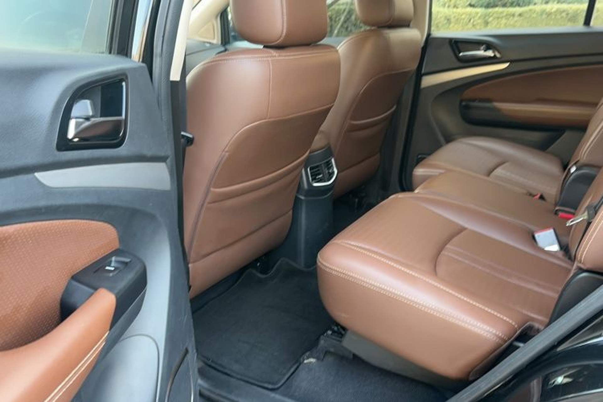 Used BYD S7 2015 2.0T Upgraded Automatic Luxury Version Interior 3