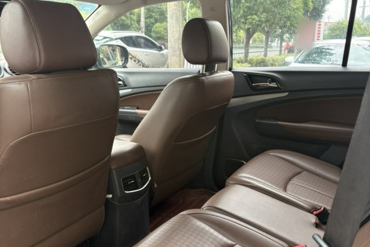Used BYD S7 2015 2.0T Upgraded Automatic Luxury Version Interior 3