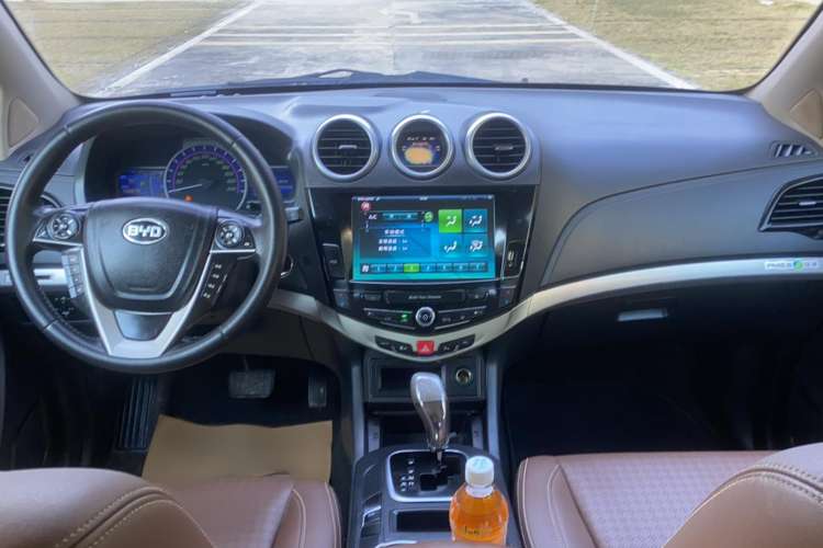 Used BYD S7 2015 2.0T Upgraded Automatic Luxury Version Interior 3