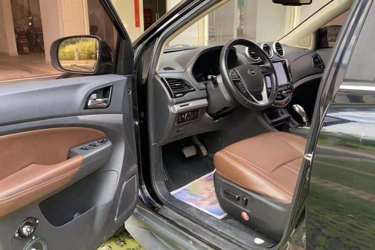 Used BYD S7 2015 2.0T Upgraded Automatic Luxury Version Interior 3