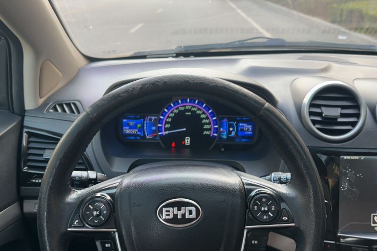 Used BYD S7 2015 2.0T Upgraded Automatic Luxury Version Interior 5