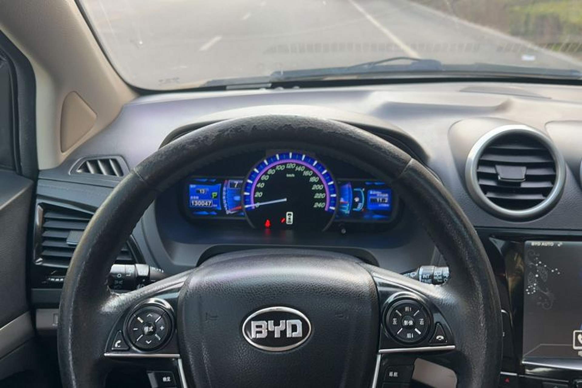 Used BYD S7 2015 2.0T Upgraded Automatic Luxury Version Interior 5