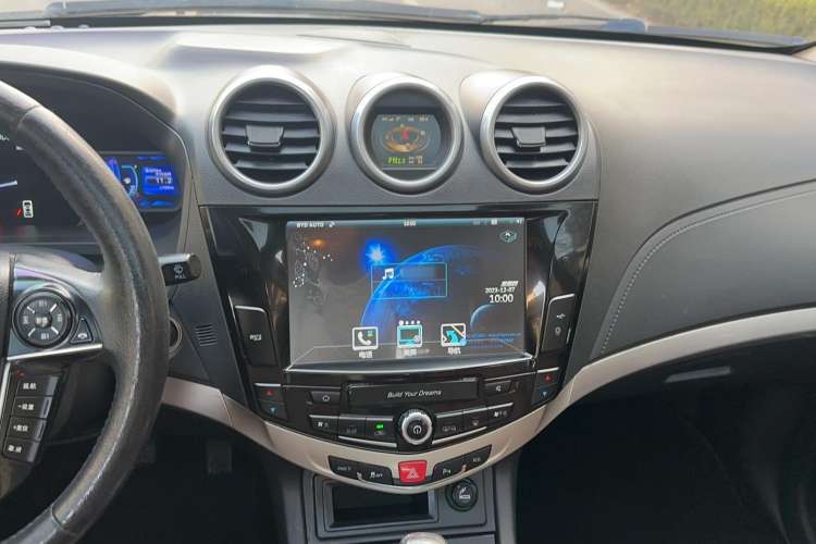 Used BYD S7 2015 2.0T Upgraded Automatic Luxury Version Interior 7