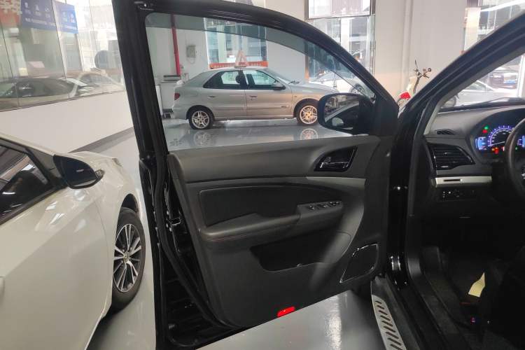 Used BYD S7 2015 2.0T Automatic Prestige Model Left Front Door Interior