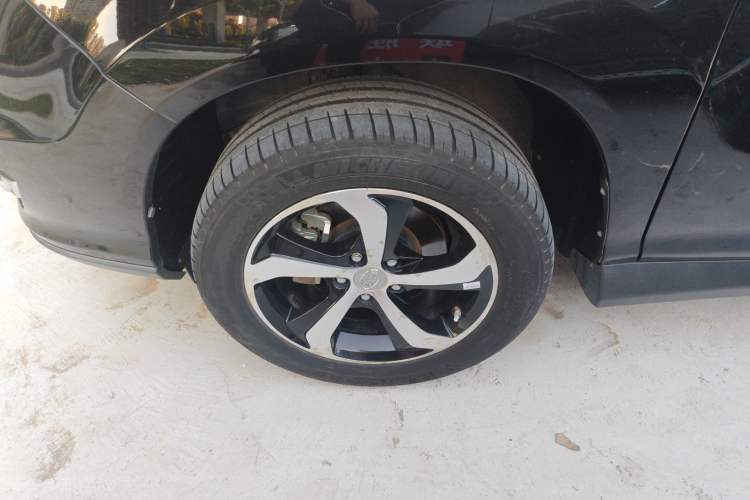 Used BYD S7 2015 2.0T Upgraded Automatic Luxury Version Left Front Wheel Hub
