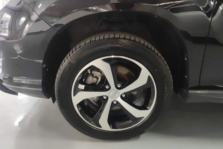 Used BYD S7 2015 2.0T Automatic Prestige Model Left Front Wheel Hub