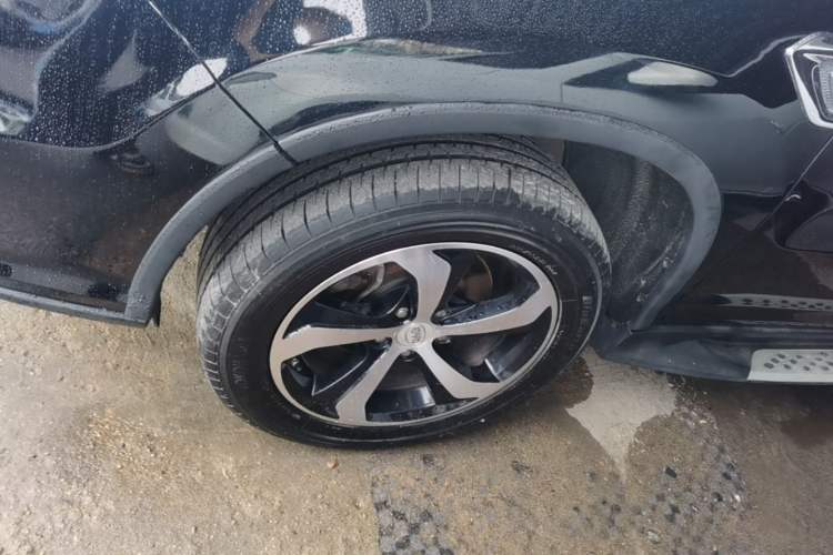 Used BYD S7 2015 2.0T Upgraded Automatic Luxury Version Left Front Wheel Hub