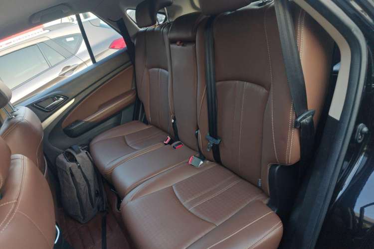 Used BYD S7 2015 2.0T Upgraded Automatic Luxury Version Left Rear Seat
