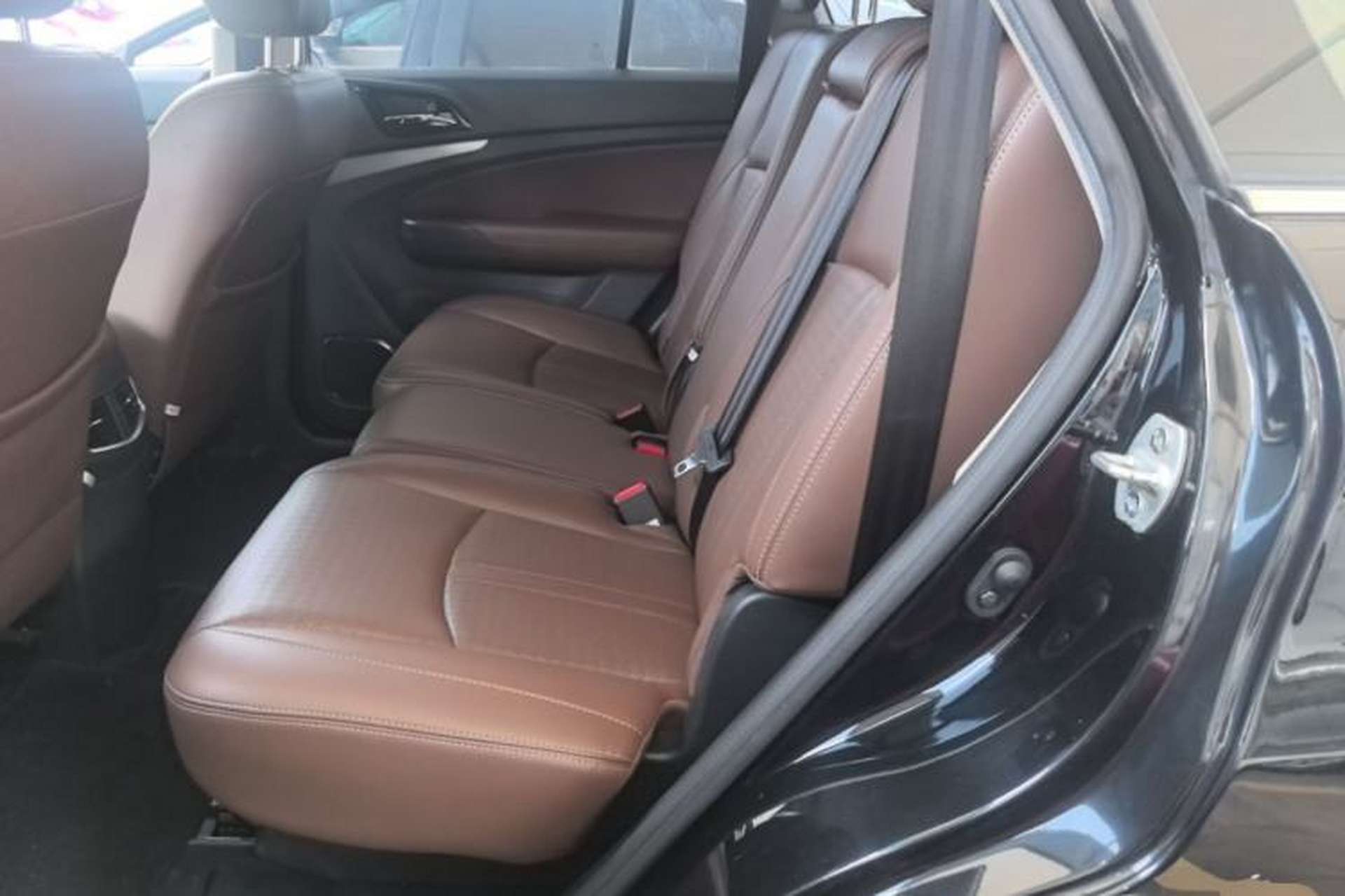 Used BYD S7 2015 2.0T Upgraded Automatic Luxury Version Left Rear Seat