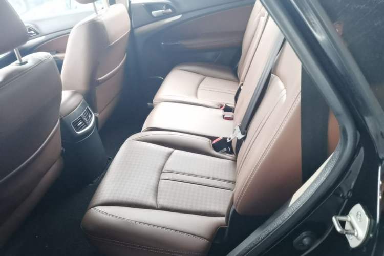 Used BYD S7 2015 2.0T Upgraded Automatic Luxury Version Left Rear Seat
