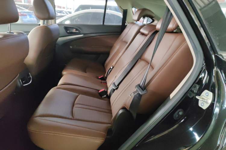 Used BYD S7 2015 2.0T Upgraded Automatic Luxury Version Left Rear Seat