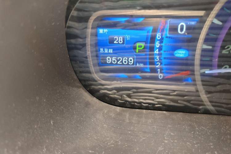 Used BYD S7 2015 2.0T Upgraded Automatic Luxury Version Odometer Close Up