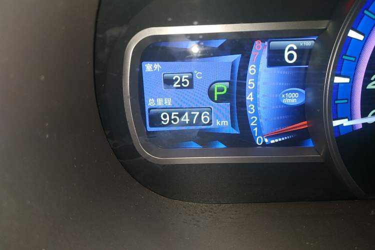 Used BYD S7 2015 2.0T Automatic Prestige Model Odometer Close Up