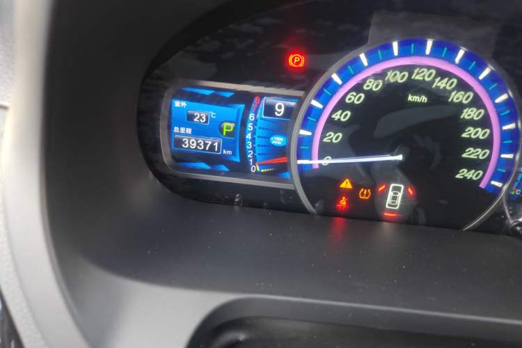 Used BYD S7 2015 2.0T Upgraded Automatic Luxury Version Odometer Close Up