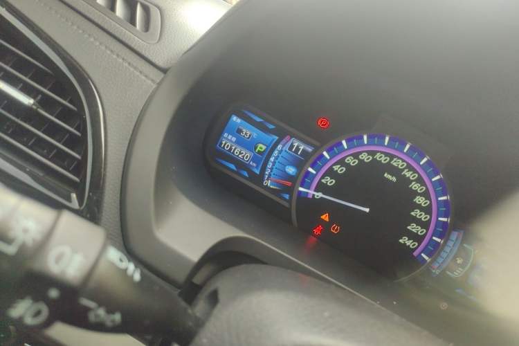 Used BYD S7 2015 2.0T Upgraded Automatic Luxury Version Odometer Close Up
