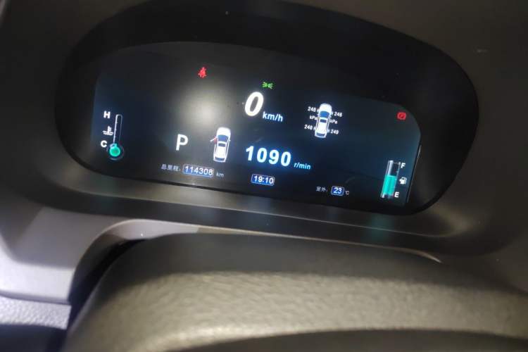 Used BYD S7 2015 2.0T Automatic Prestige Model Odometer Close Up