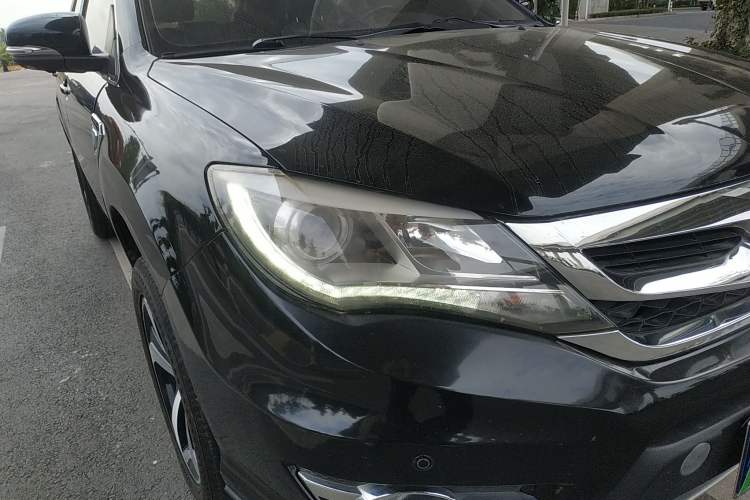 Used BYD S7 2015 2.0T Automatic Prestige Model Right Front Headlight