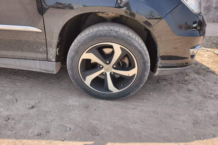 Used BYD S7 2015 2.0T Upgraded Automatic Flagship Version Right Front Wheel Hub