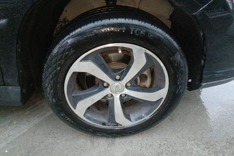 Used BYD S7 2015 2.0T Upgraded Automatic Luxury Version Right Front Wheel Hub