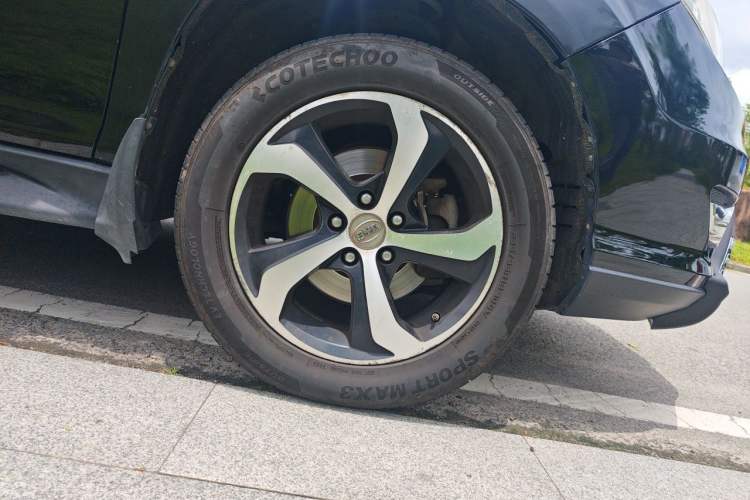 Used BYD S7 2015 2.0T Automatic Prestige Model Right Front Wheel Hub
