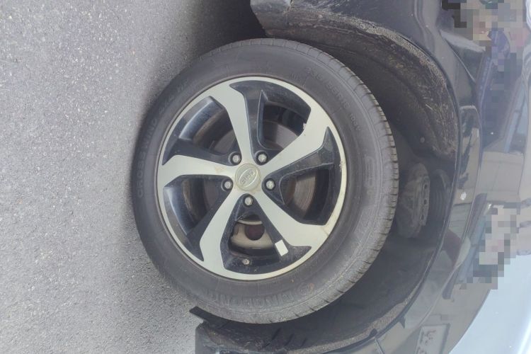 Used BYD S7 2015 2.0T Upgraded Automatic Luxury Version Right Front Wheel Hub