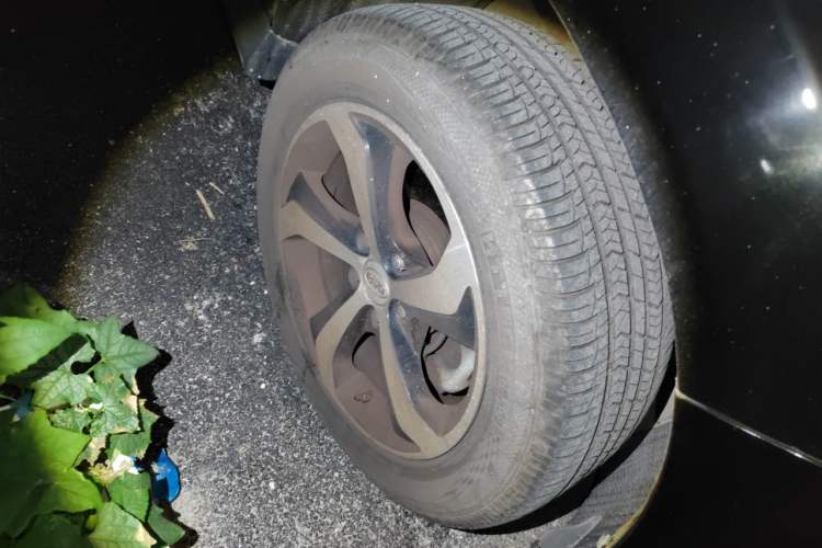 Used BYD S7 2015 2.0T Automatic Prestige Model Right Front Wheel Hub