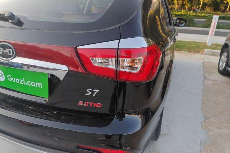 Used BYD S7 2015 2.0T Upgraded Automatic Luxury Version Right Rear Taillight