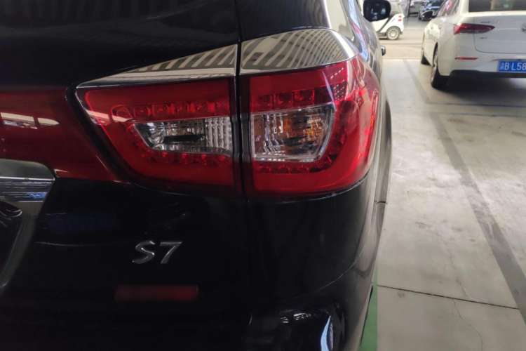 Used BYD S7 2015 2.0T Upgraded Automatic Luxury Version Right Rear Taillight