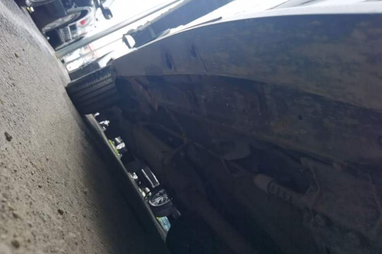 Used BYD S7 2015 2.0T Upgraded Automatic Luxury Version Right Side Sill