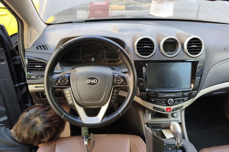 Used BYD S7 2015 2.0T Upgraded Automatic Luxury Version Steering Wheel