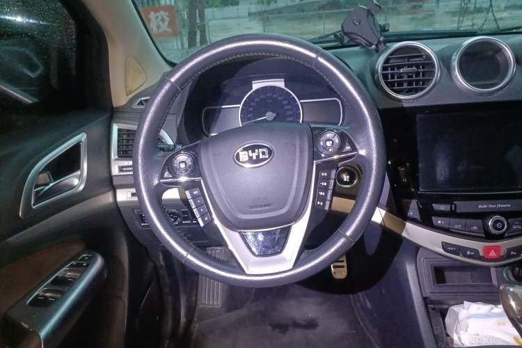 Used BYD S7 2015 2.0T Upgraded Automatic Luxury Version Steering Wheel