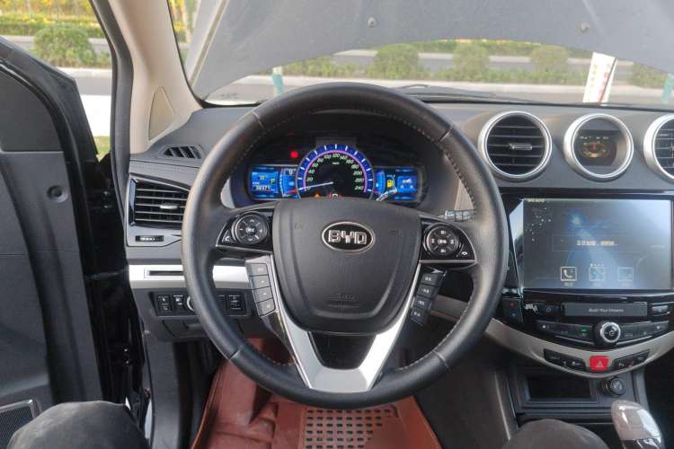 Used BYD S7 2015 2.0T Upgraded Automatic Luxury Version Steering Wheel